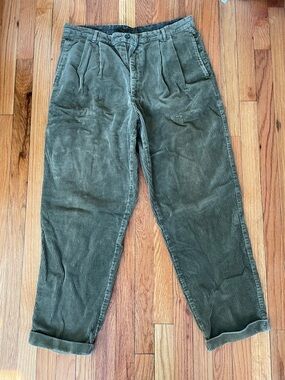 GAP Men's Corduroy Pants in Olive